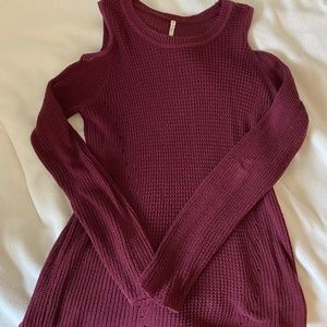 Shoulder cut out sweater